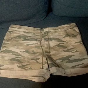 Camo cargo shorts that are too big for me